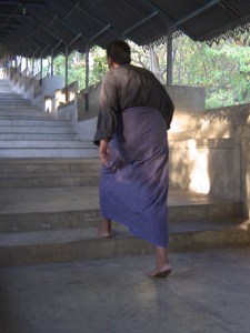 I noticed that most Burmese men typically wear a longyi. How could something so right be sarong?